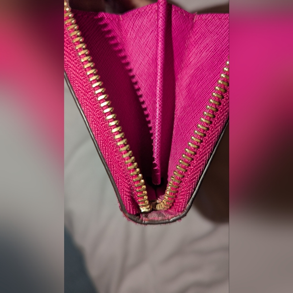 Michael Kors Pink Croc-Embossed Zip Wallet - Picture 5 of 16
